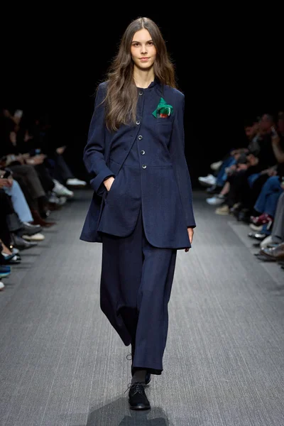 Look 25
